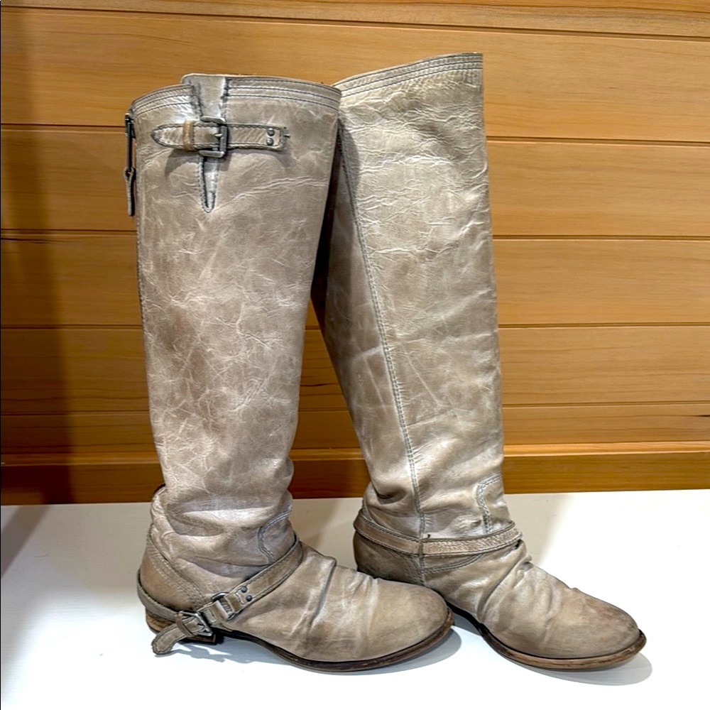 Stylish Gray Leather Women's Boots